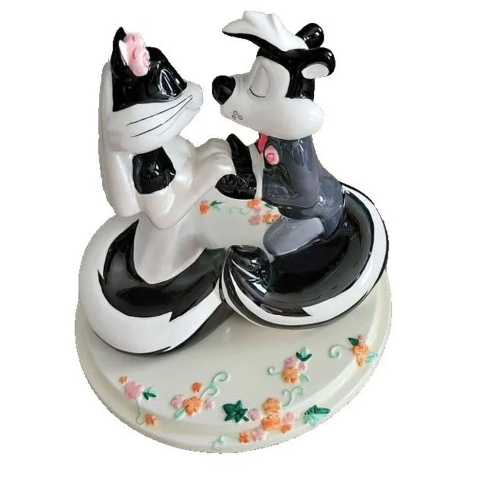 VTG 1999 Warner Brothers Pepe Le Pew & Penelope Cake Topper Wedding Cake 6” NIB